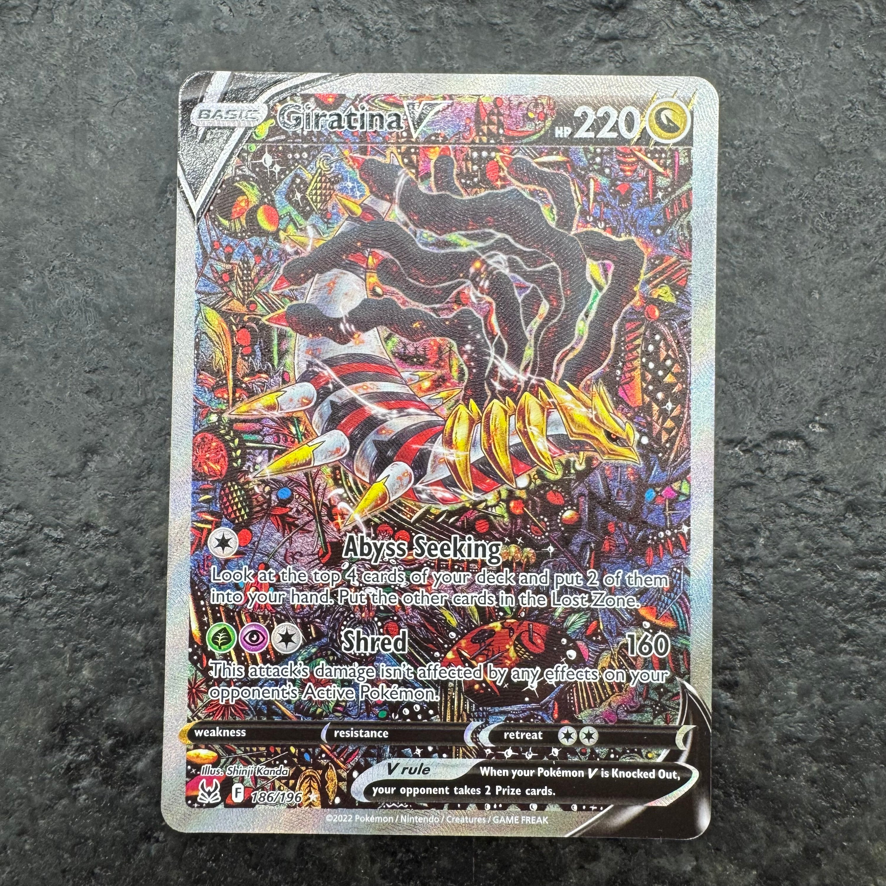 GIRITINA V ALT ART 186/196 (NM)
