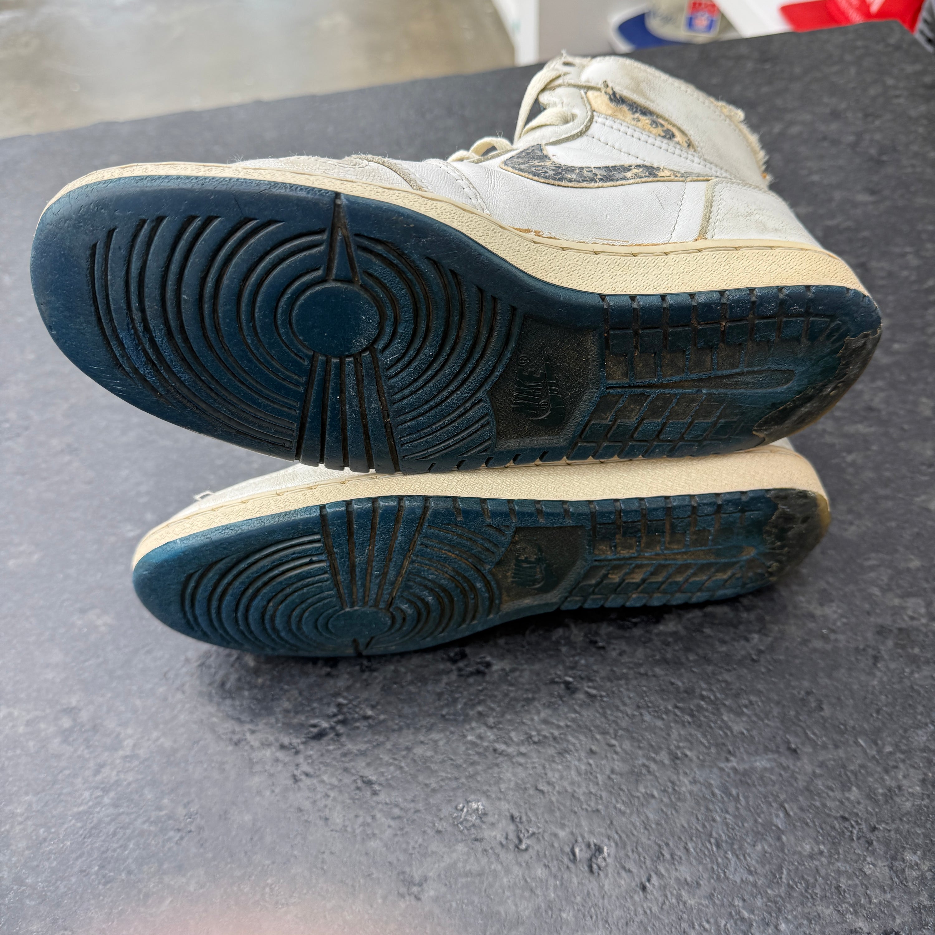 AIR JORDAN 1 HIGH 1985 “BLUE METALLIC” 7.5