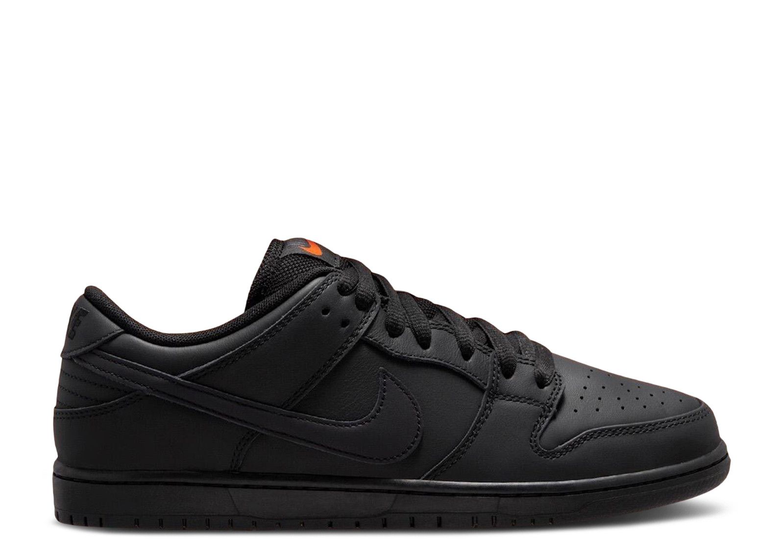 NIKE SB DUNK LOW “TRIPLE BLACK”