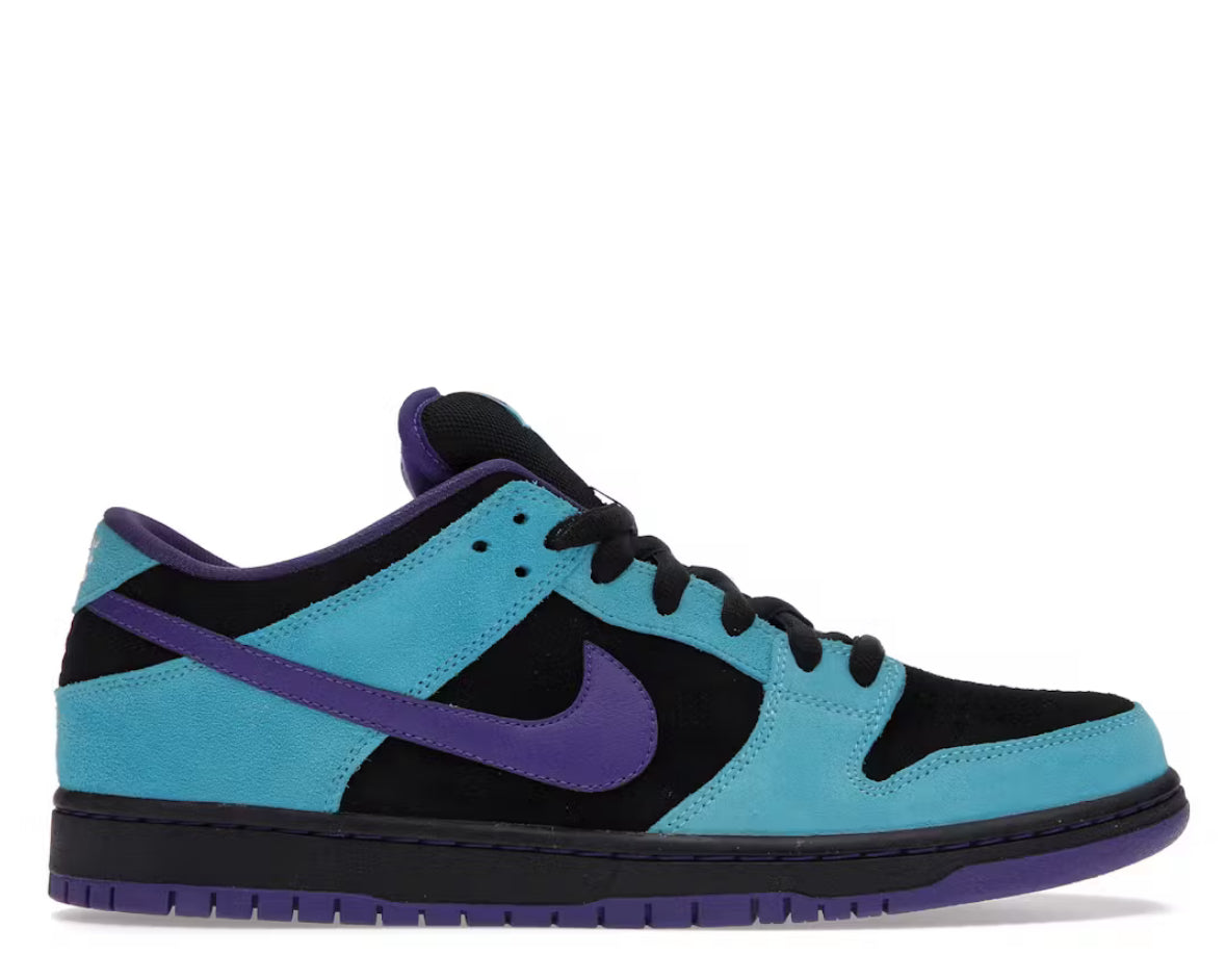NIKE SB DUNK LOW “SKELETOR” (2011)