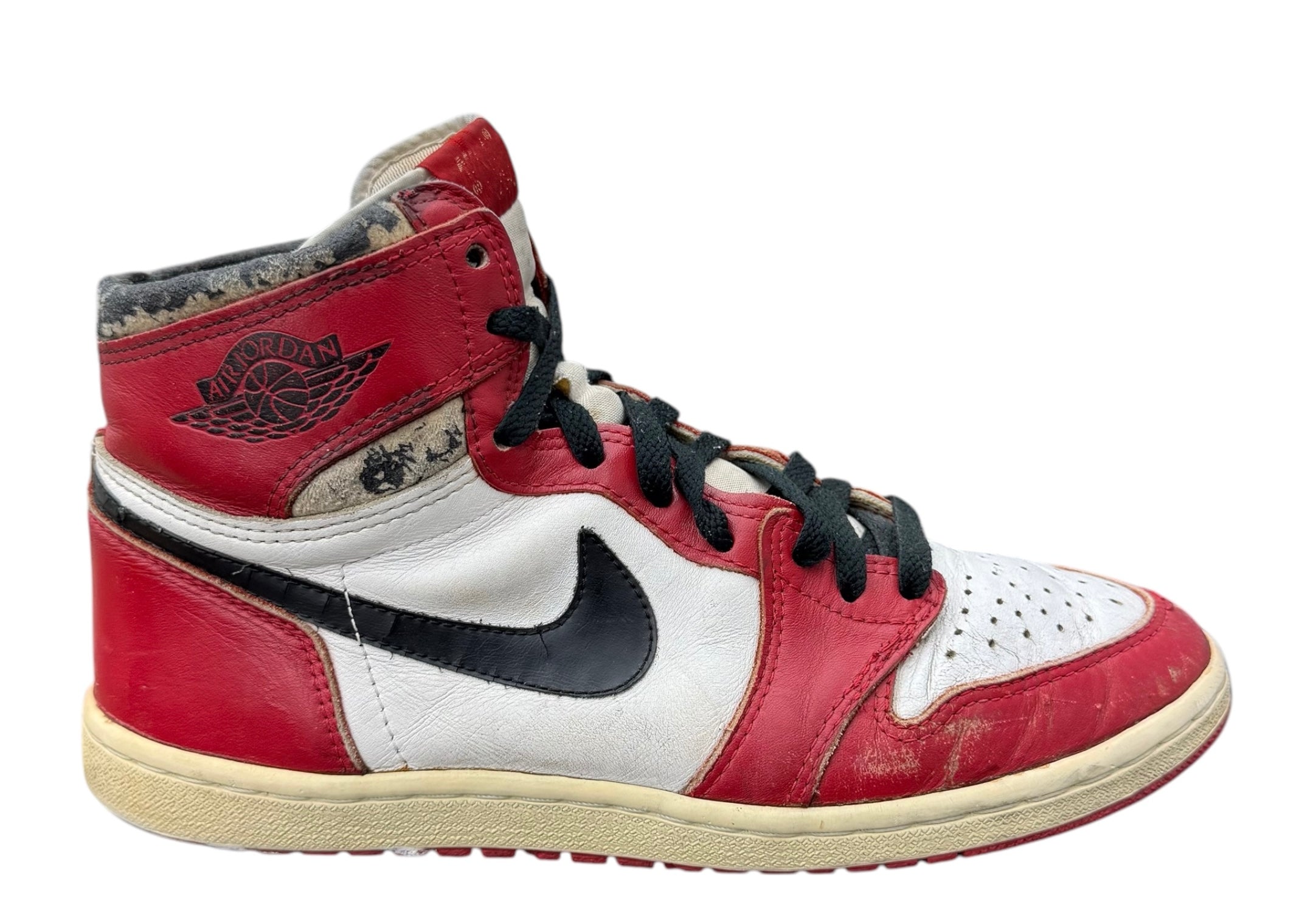 AIR JORDAN 1 “CHICAGO” (1985)