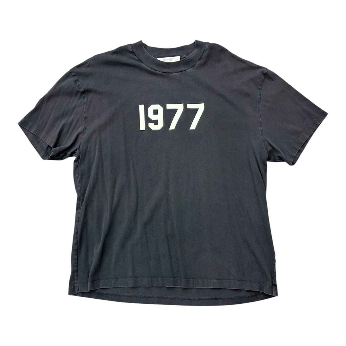 ESSENTIALS “1977” LOGO GREY TEE