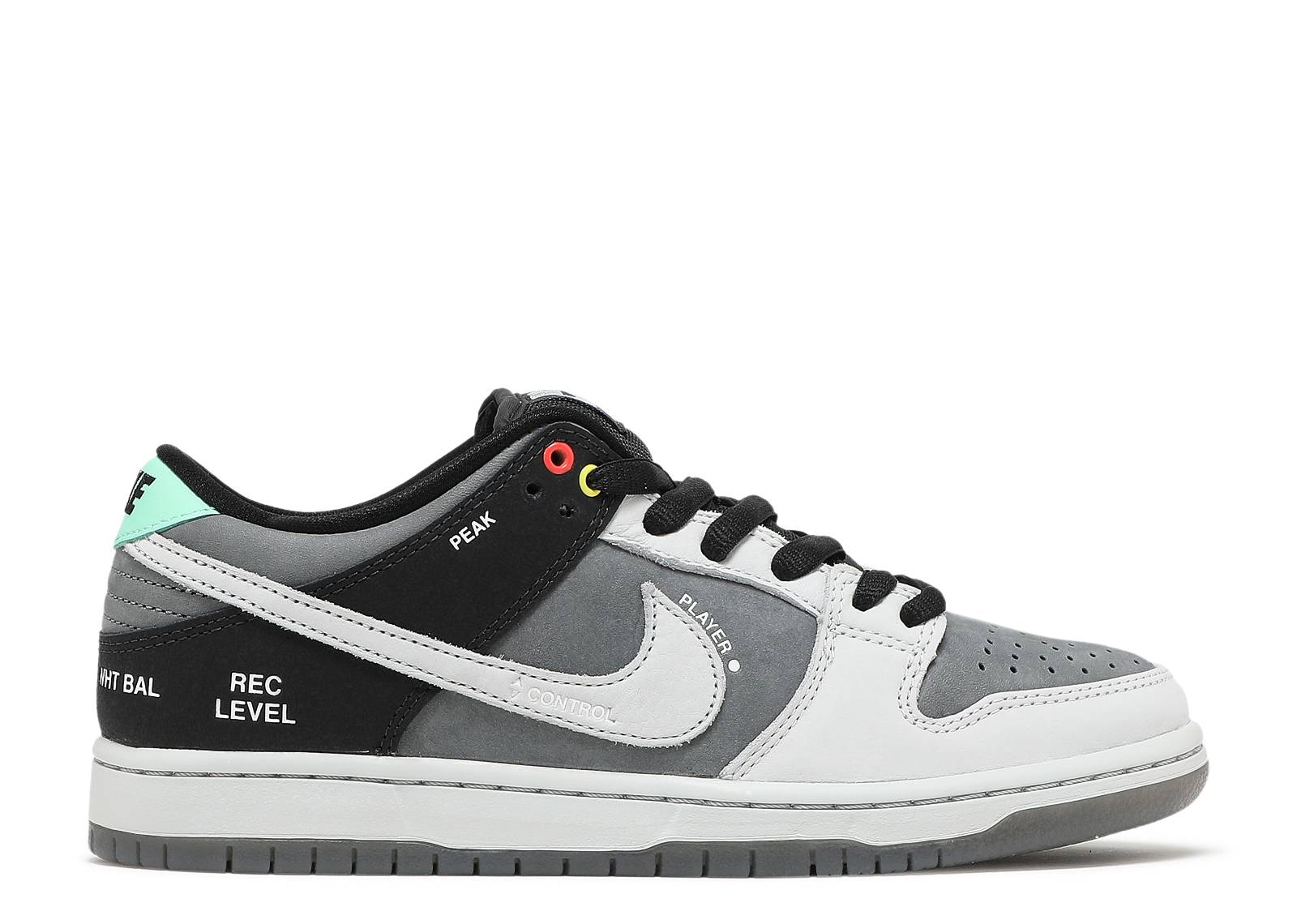 NIKE SB DUNK LOW "VX1000"