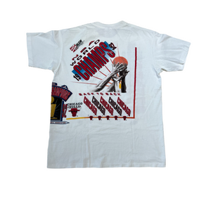 1992 SALEM AOP CHICAGO BULLS WORLD CHAMPS WHITE TEE (XL)